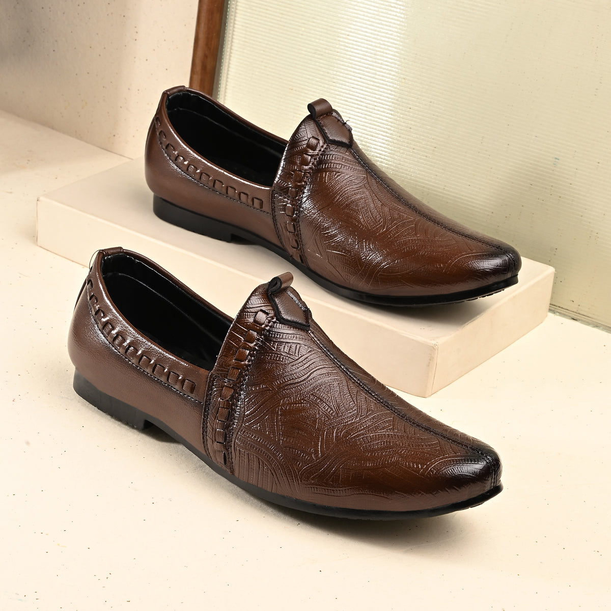 Vellinto Vellinto ARAMBH Cool Rajasthani Jutis For Men Mojaris For Men Nagra For Men Loafers For Men