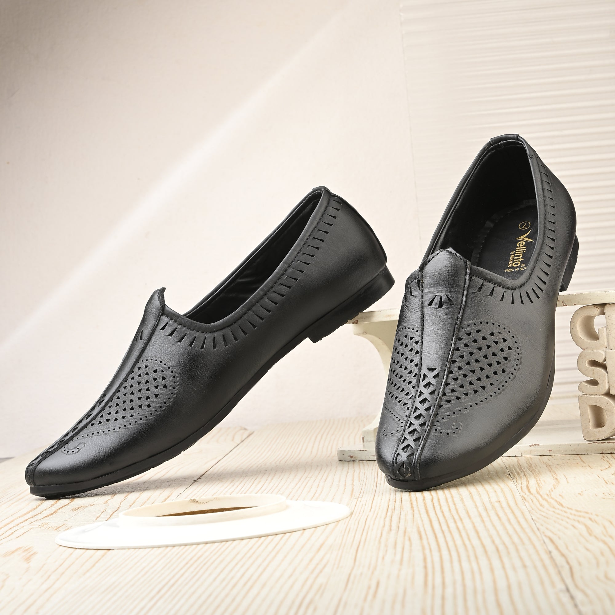 Vellinto Cool Rajasthani KLASSIC Jutis For Men Mojaris For Men Nagra For Men Corporate Casuals For Men