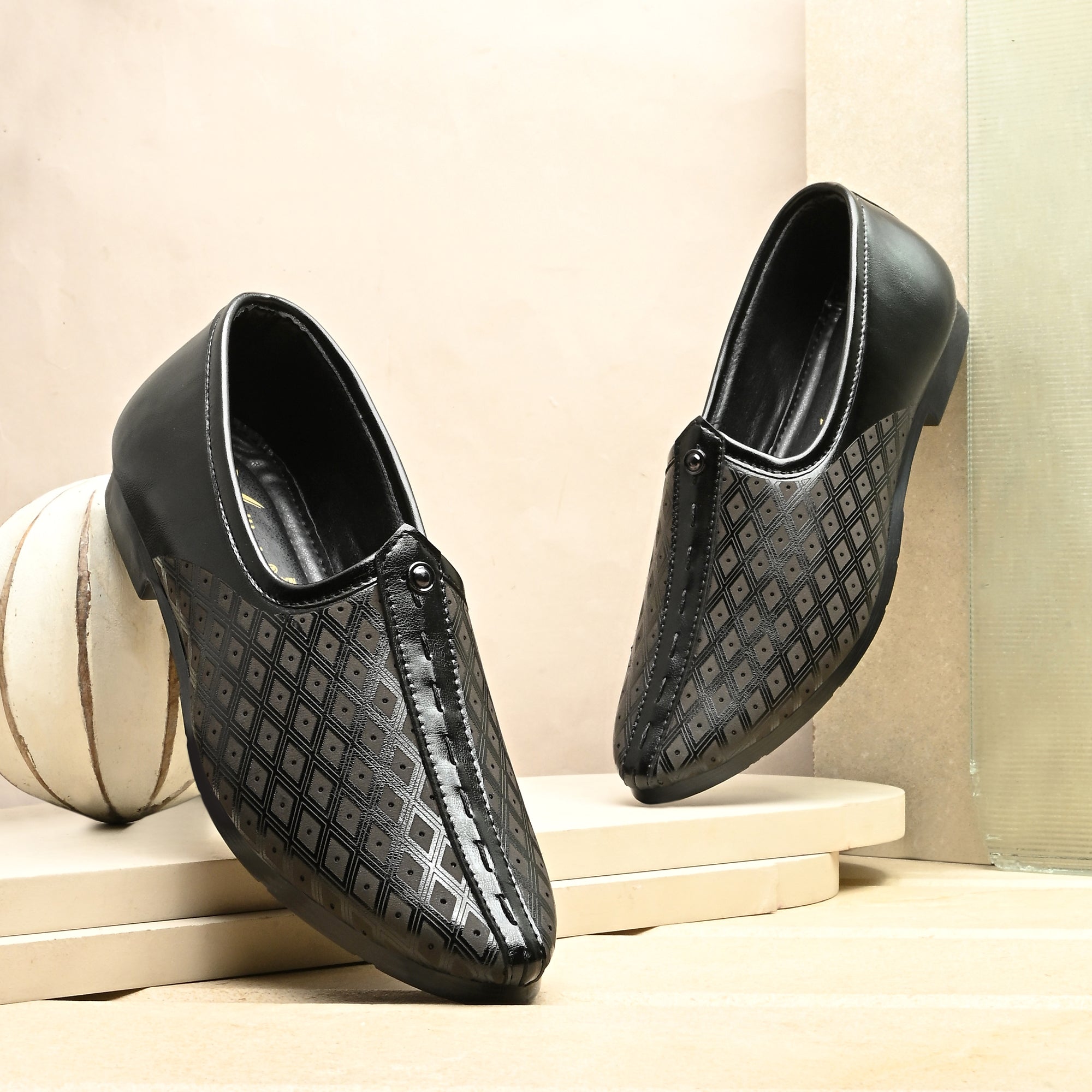 Vellinto MEHER Cool Rajasthani Ethnic Juttis For Men ll Mojaris For Men Party Wear For Men