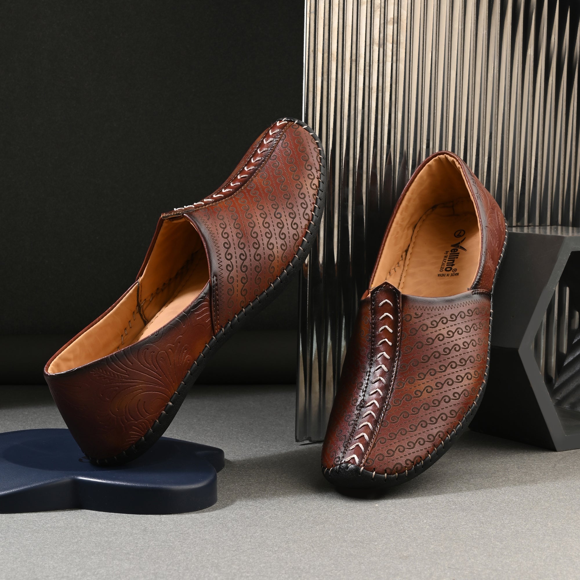 Vellinto SUTRA Cool Rjasthani Ethnic Juttis For Men ll Party Wear Mojaris