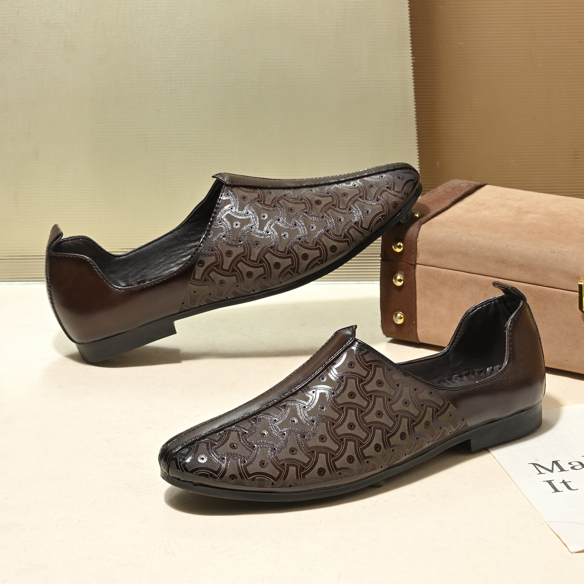 Vellinto MEHRAJ Cool Rjasthani Ethnic Juttis For Men ll Mojaris For Men Party Wear For Men