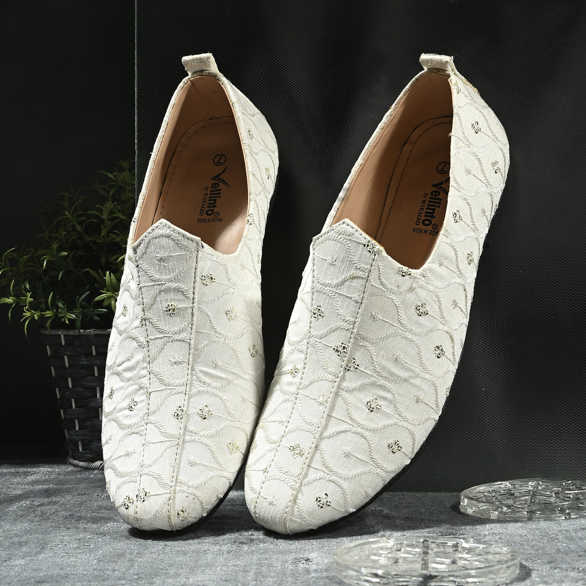 Vellinto Vellinto SNOW PEARL Party Wear Royal Look Mojaris Juttis Slip On For Men Espadrilles For Men