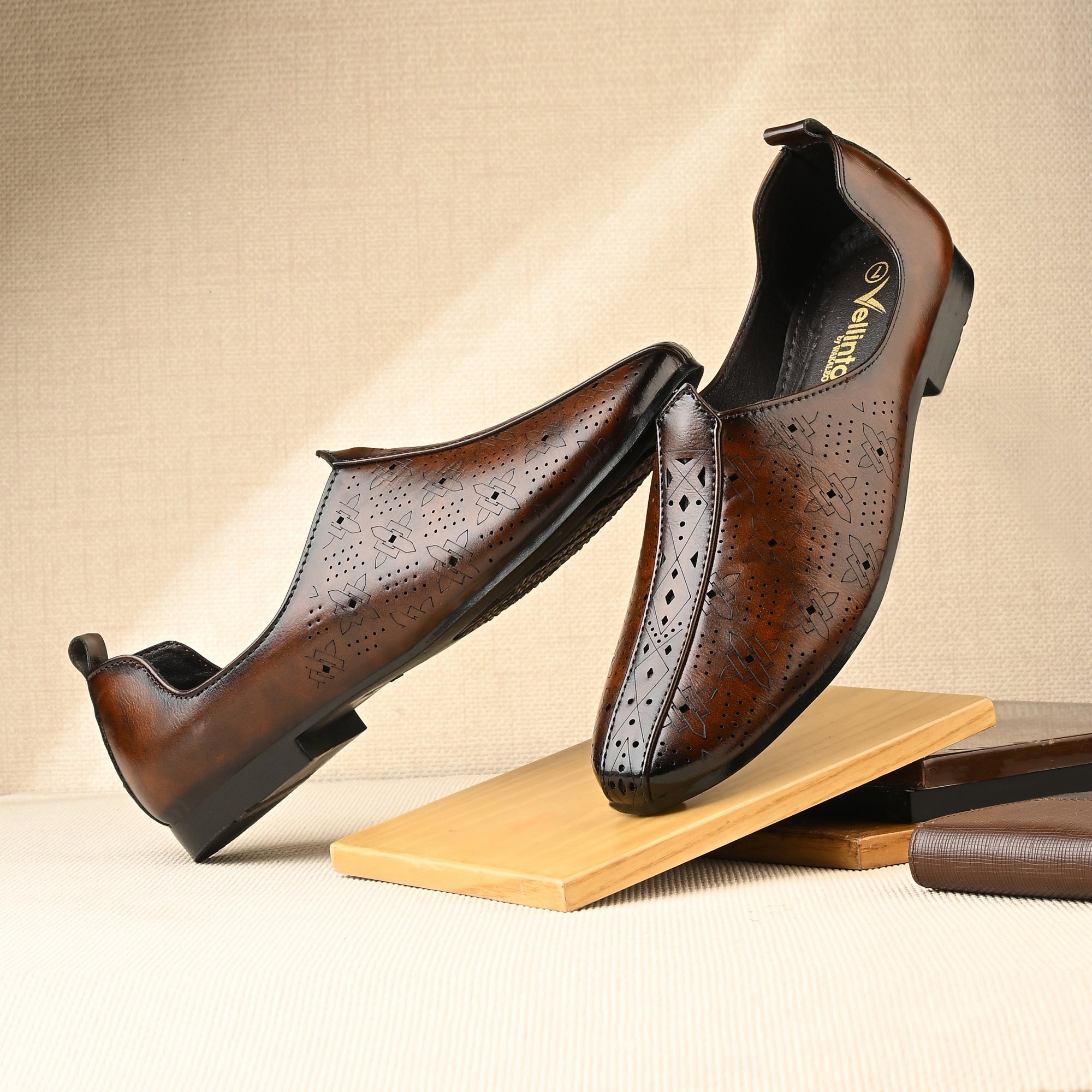 Vellinto Vellinto VOHRA Cool Rajasthani Jutis Mojaris Nagra For Men Stylish Shoes Party Wear For Men