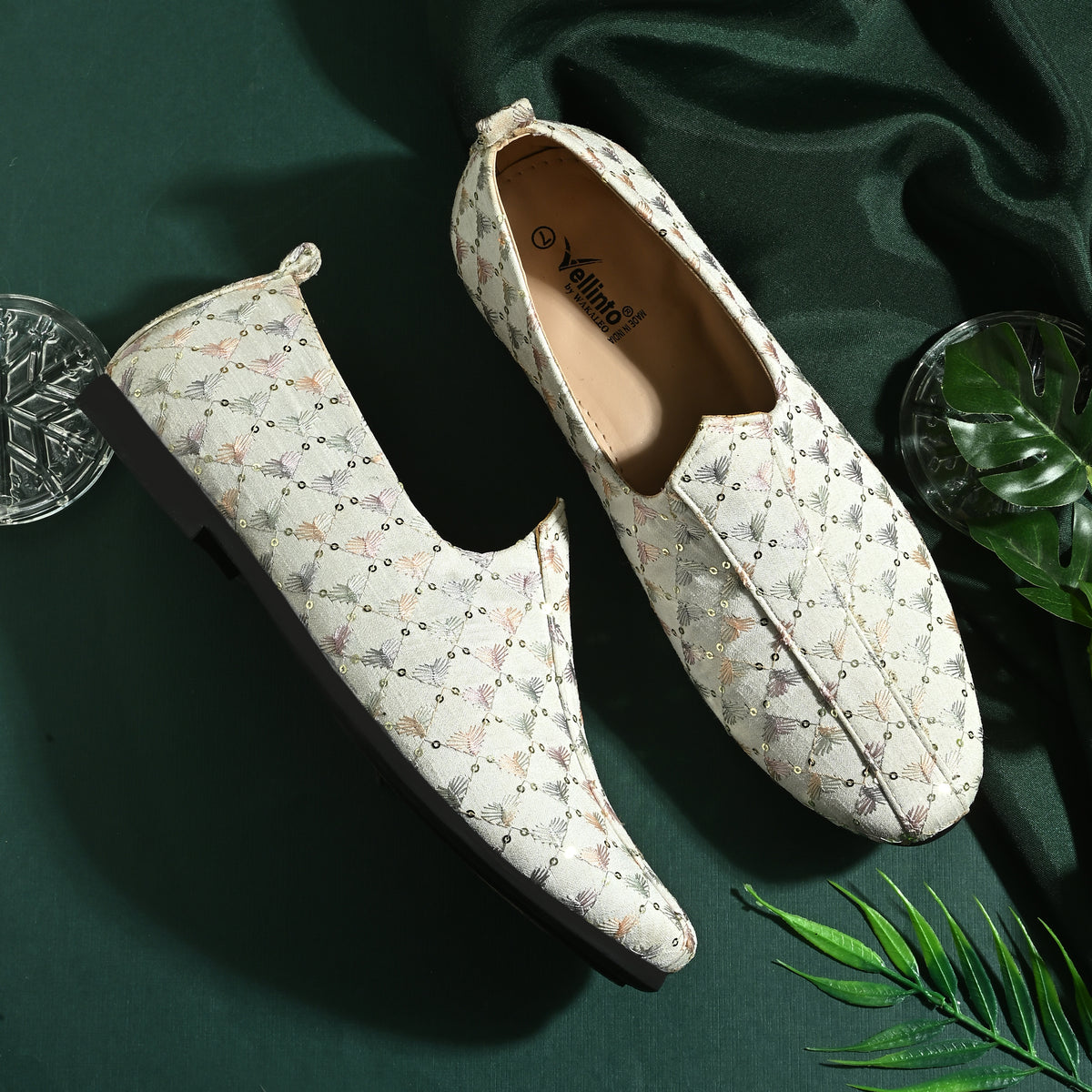 Vellinto PHULKARI Party Wear Royal Look Mojaris Juttis Slip On For Men Espadrilles For Men