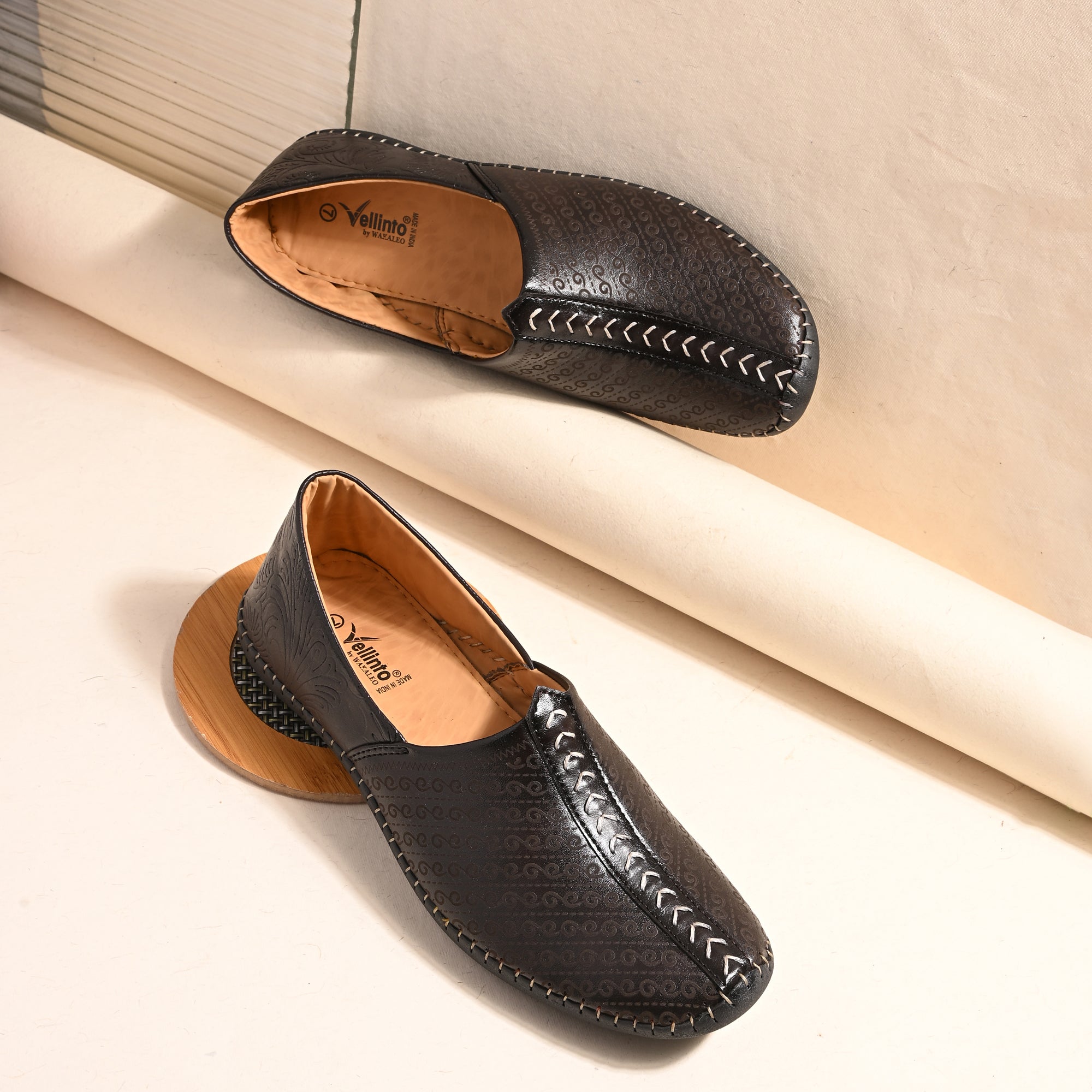 Vellinto SUTRA Cool Rjasthani Ethnic Juttis For Men ll Party Wear Mojaris