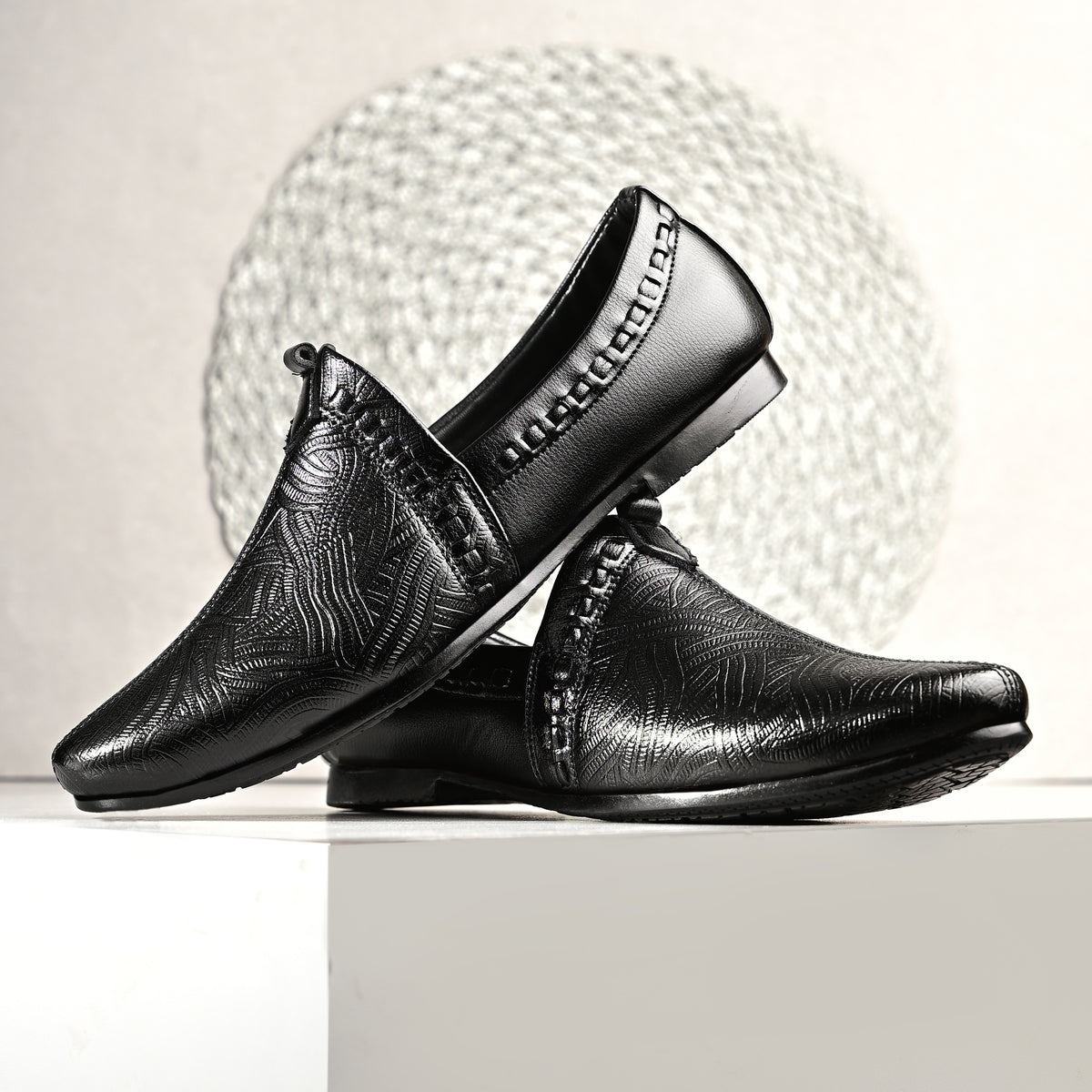 Vellinto Vellinto ARAMBH Cool Rajasthani Jutis For Men Mojaris For Men Nagra For Men Loafers For Men