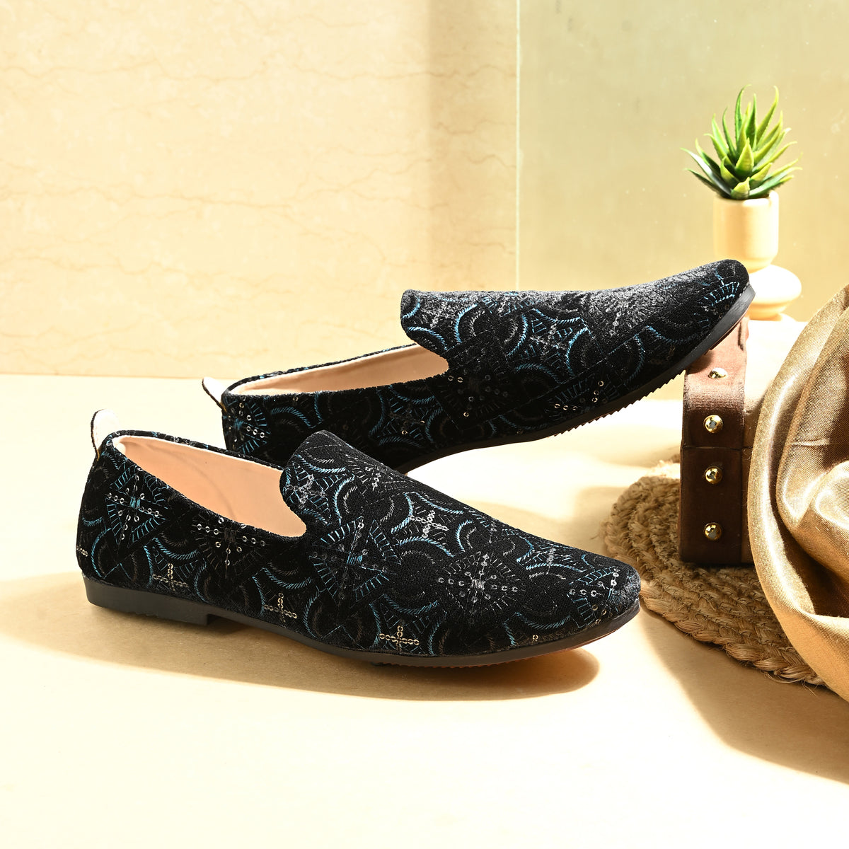 Vellinto Vellinto MIDNIGHT Party Wear Royal Look Mojaris Juttis Slip On For Men Espadrilles For Men