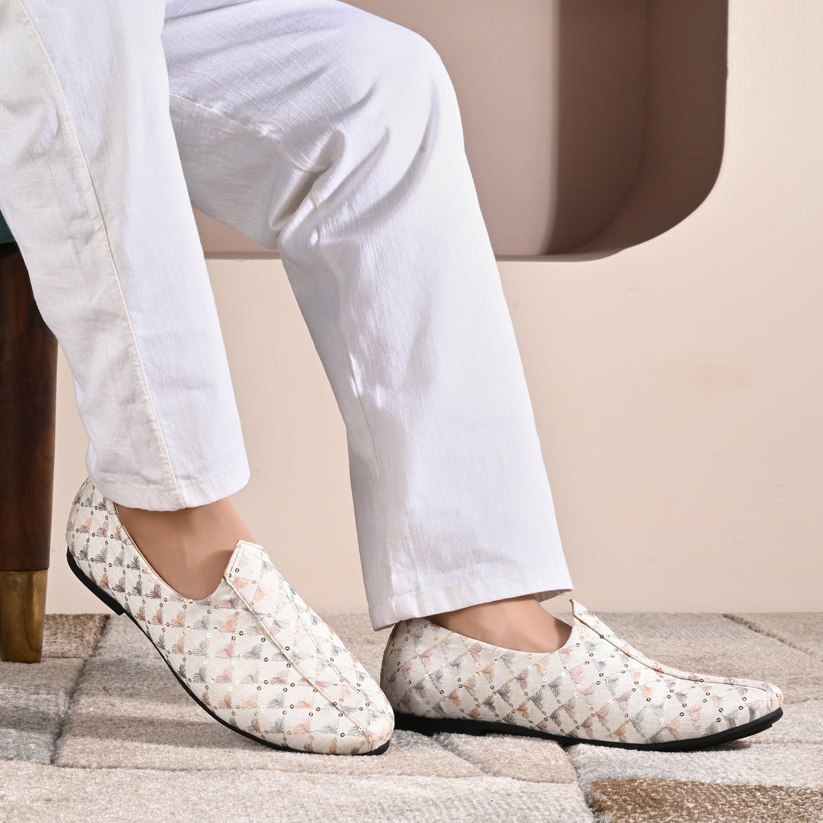 Vellinto PHULKARI Party Wear Royal Look Mojaris Juttis Slip On For Men Espadrilles For Men