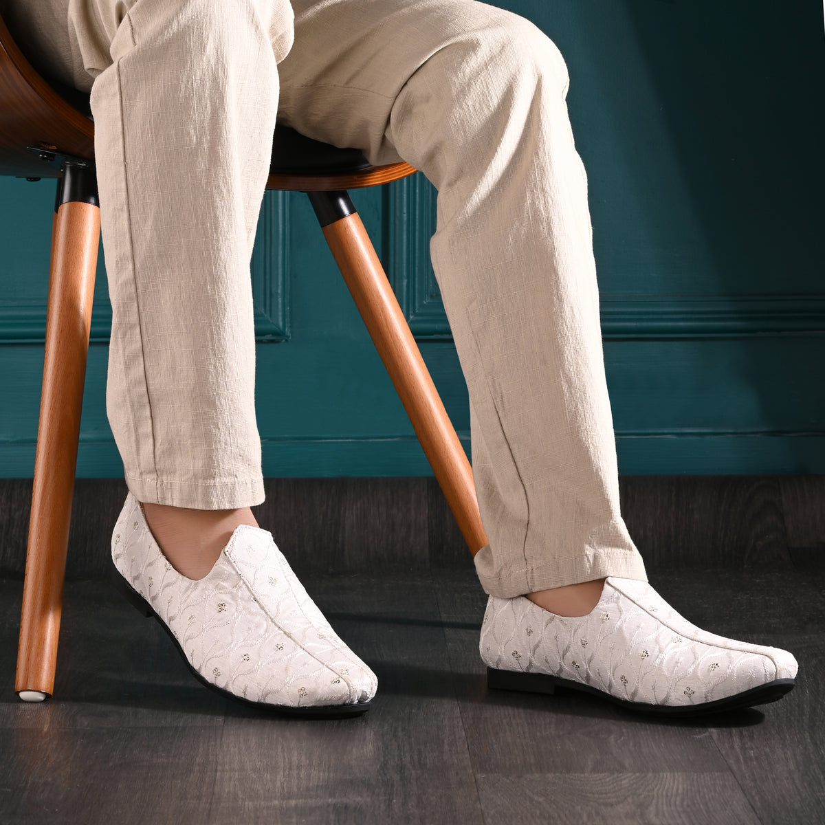 Vellinto Vellinto SNOW PEARL Party Wear Royal Look Mojaris Juttis Slip On For Men Espadrilles For Men