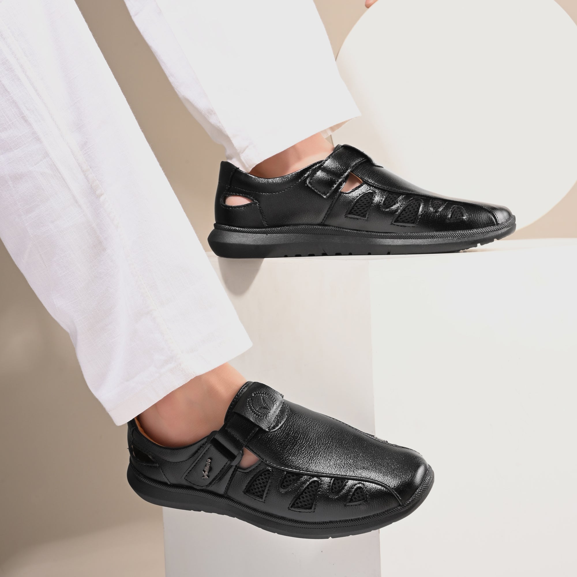 Vellinto Men Flats sandals