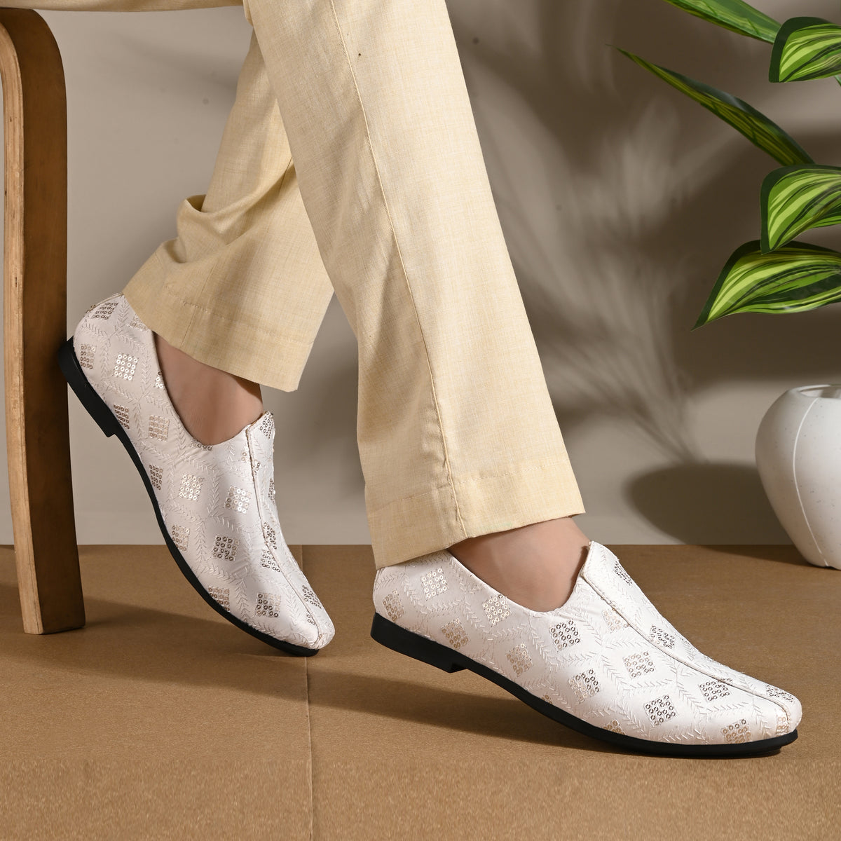 Vellinto HEER Party Wear Royal Look Mojaris Juttis Slip On For Men Espadrilles For Men