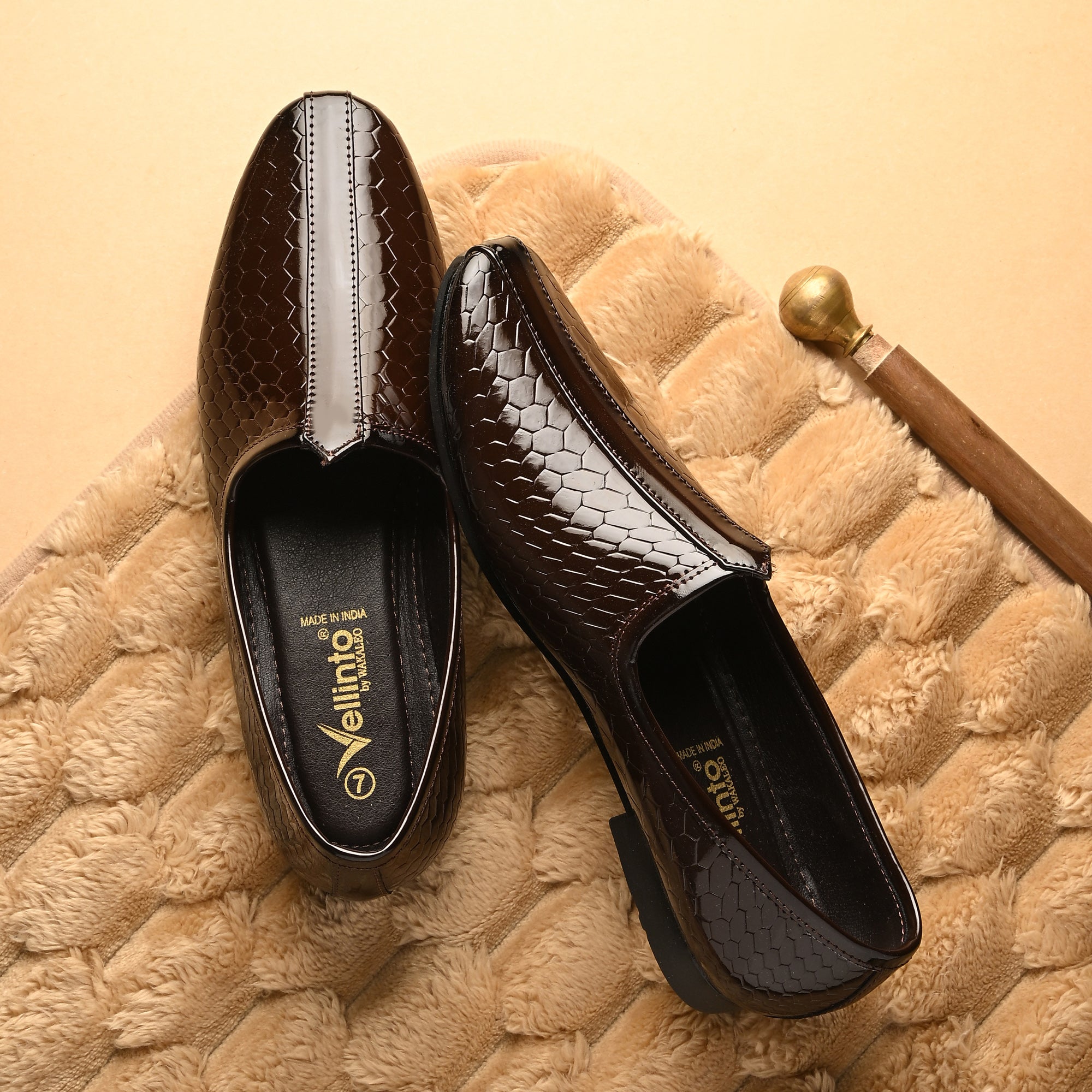 Vellinto GLOBRA Trendy and Stylish Rajasthani Jutis/Mojaris For Men Party Wear For Men