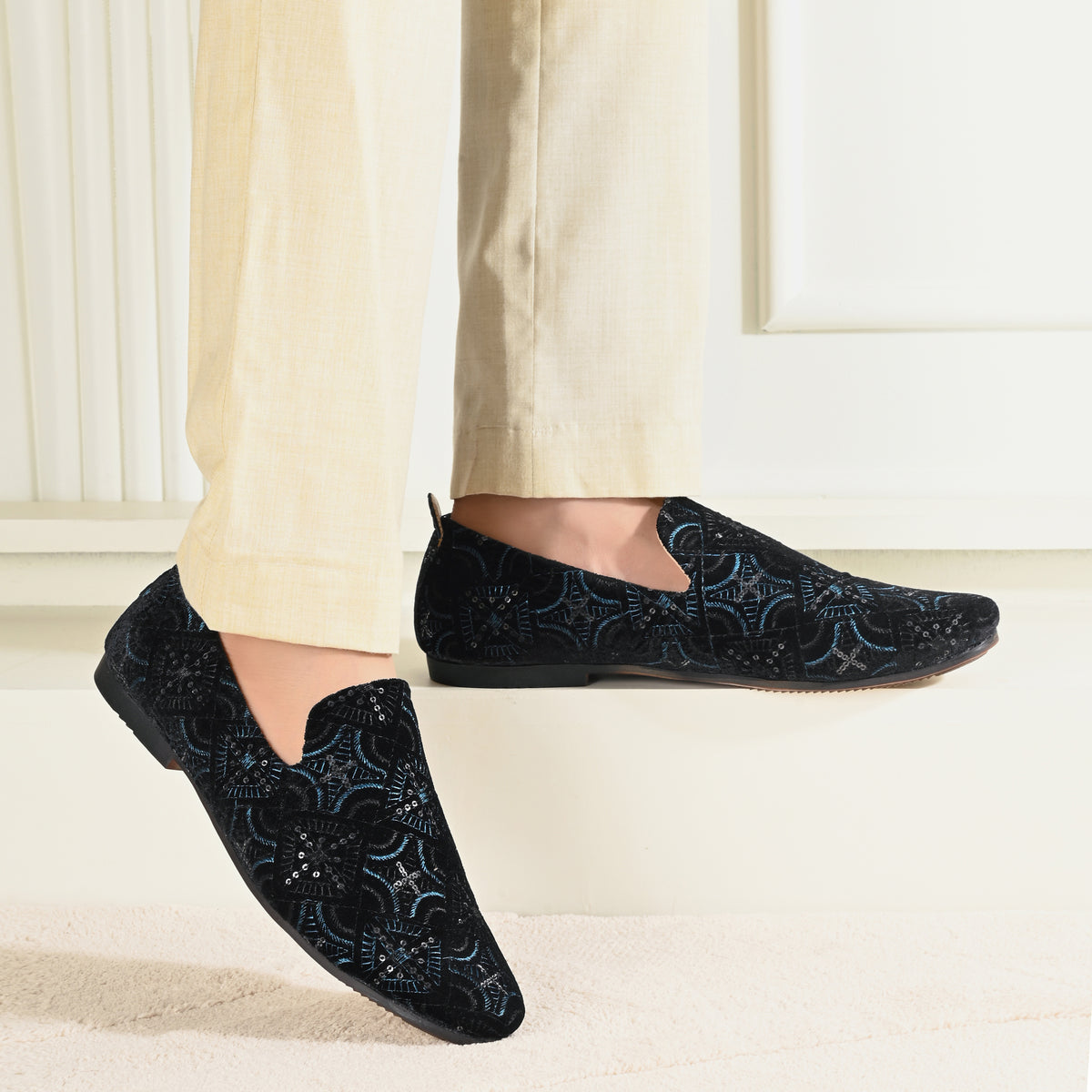Vellinto Vellinto MIDNIGHT Party Wear Royal Look Mojaris Juttis Slip On For Men Espadrilles For Men