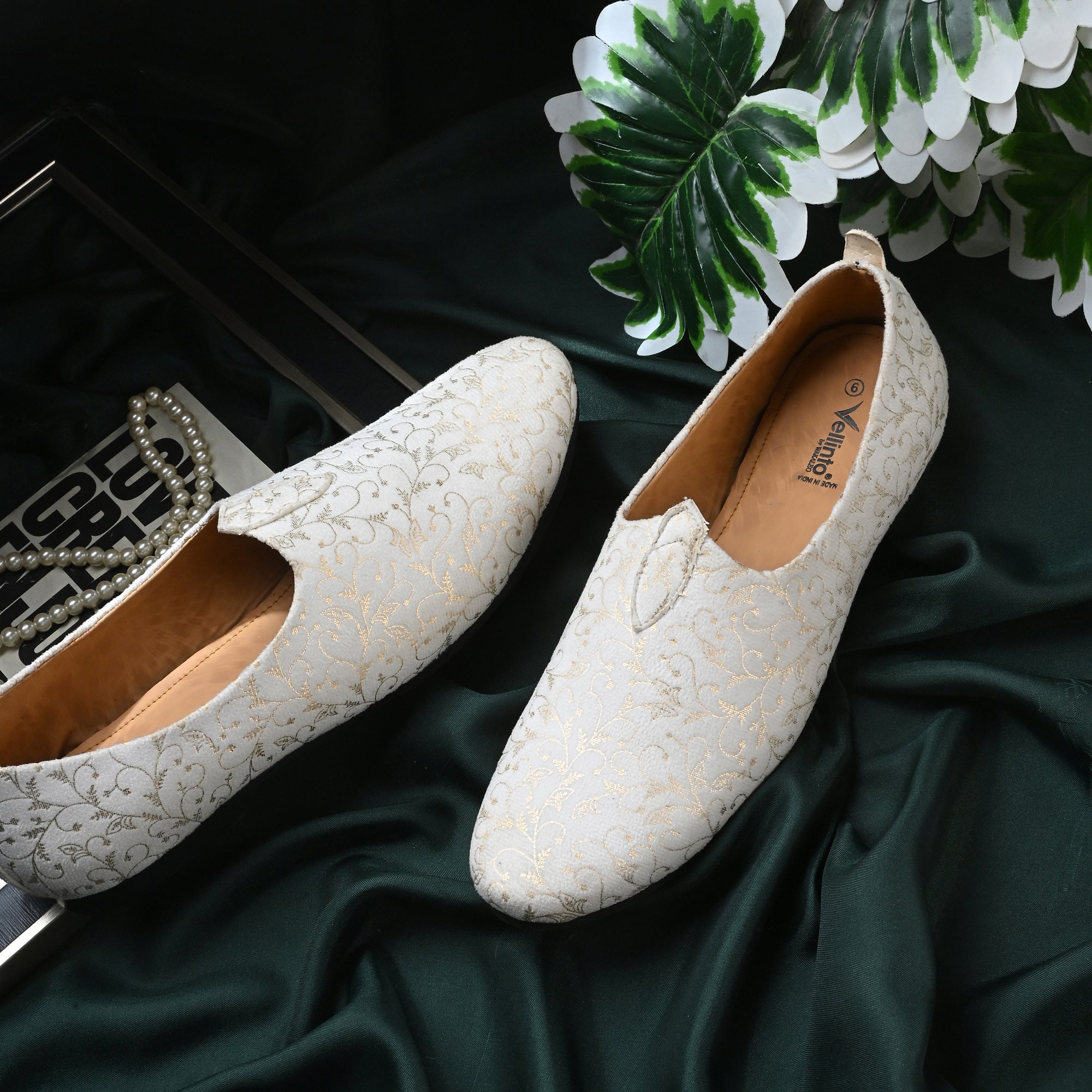 Vellinto NAWAB Party Wear Royal Look Mojaris Juttis Slip On For Men Espadrilles For Men