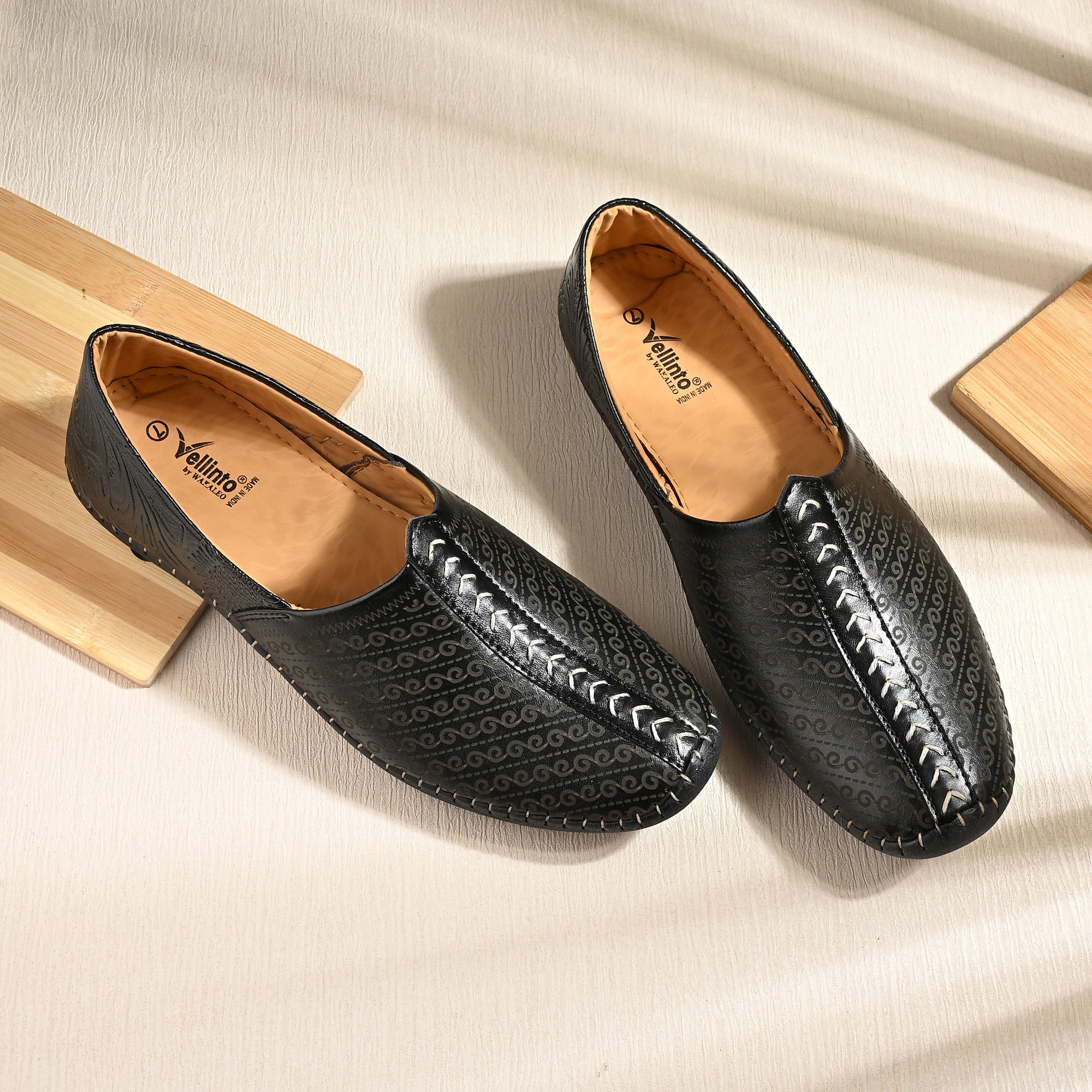 Vellinto SUTRA Cool Rjasthani Ethnic Juttis For Men ll Party Wear Mojaris