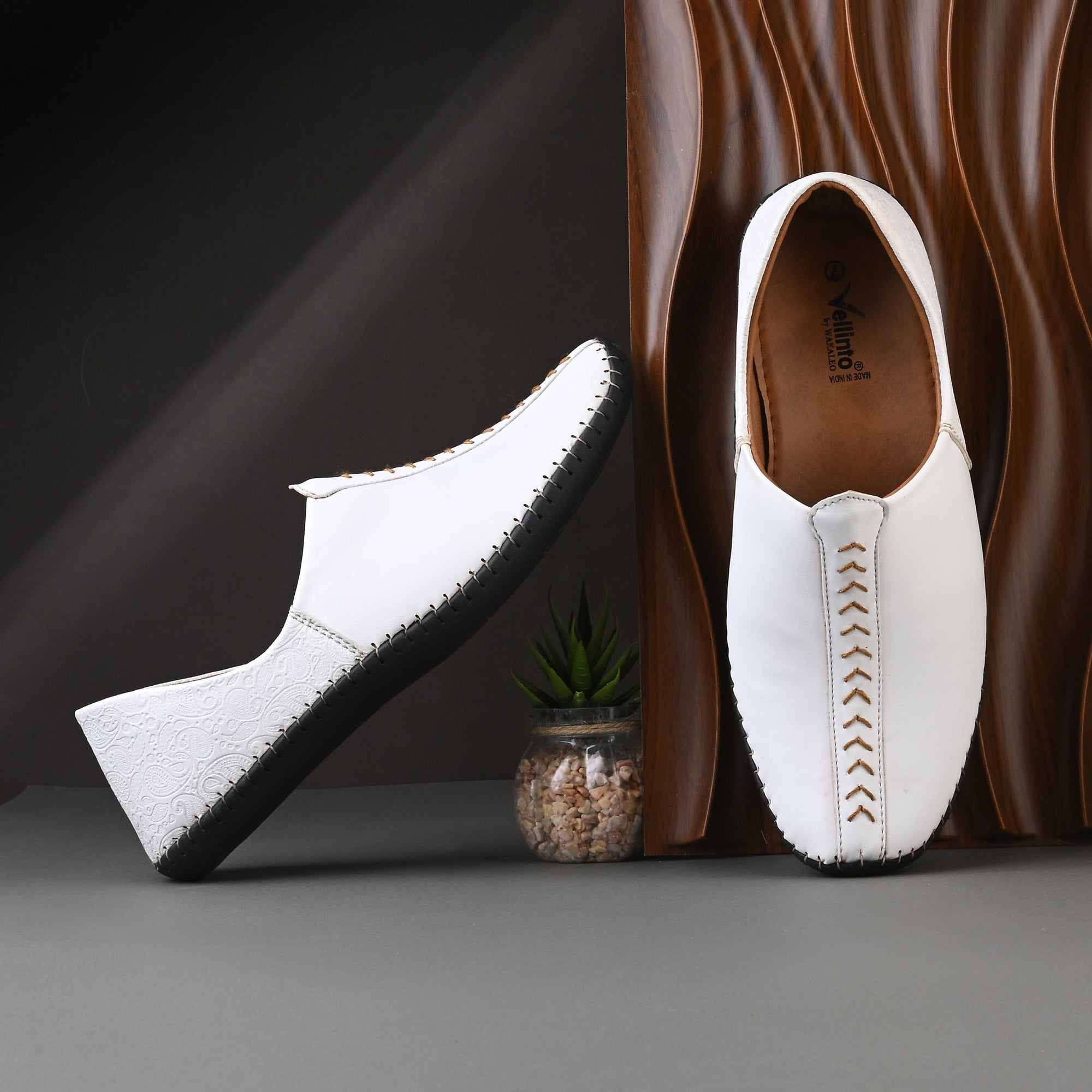 Vellinto ARTIZAN Cool Rajasthani Stitched Design Jutis Mojaris Nagra For Men Casuals For Men