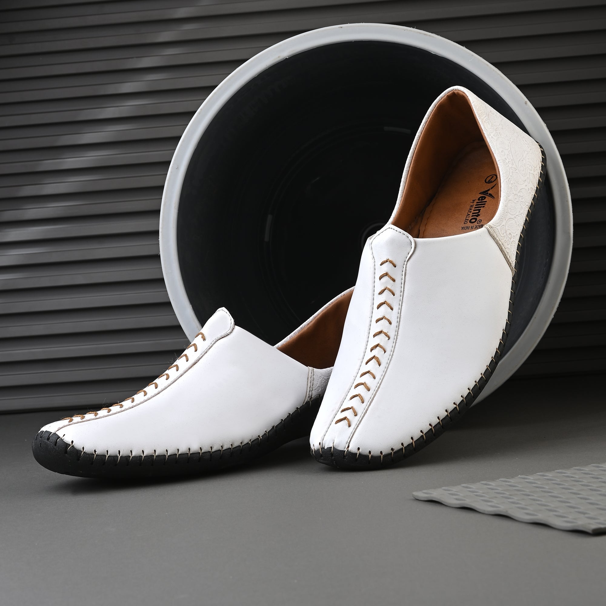 Vellinto ARTIZAN Cool Rajasthani Stitched Design Jutis Mojaris Nagra For Men Casuals For Men