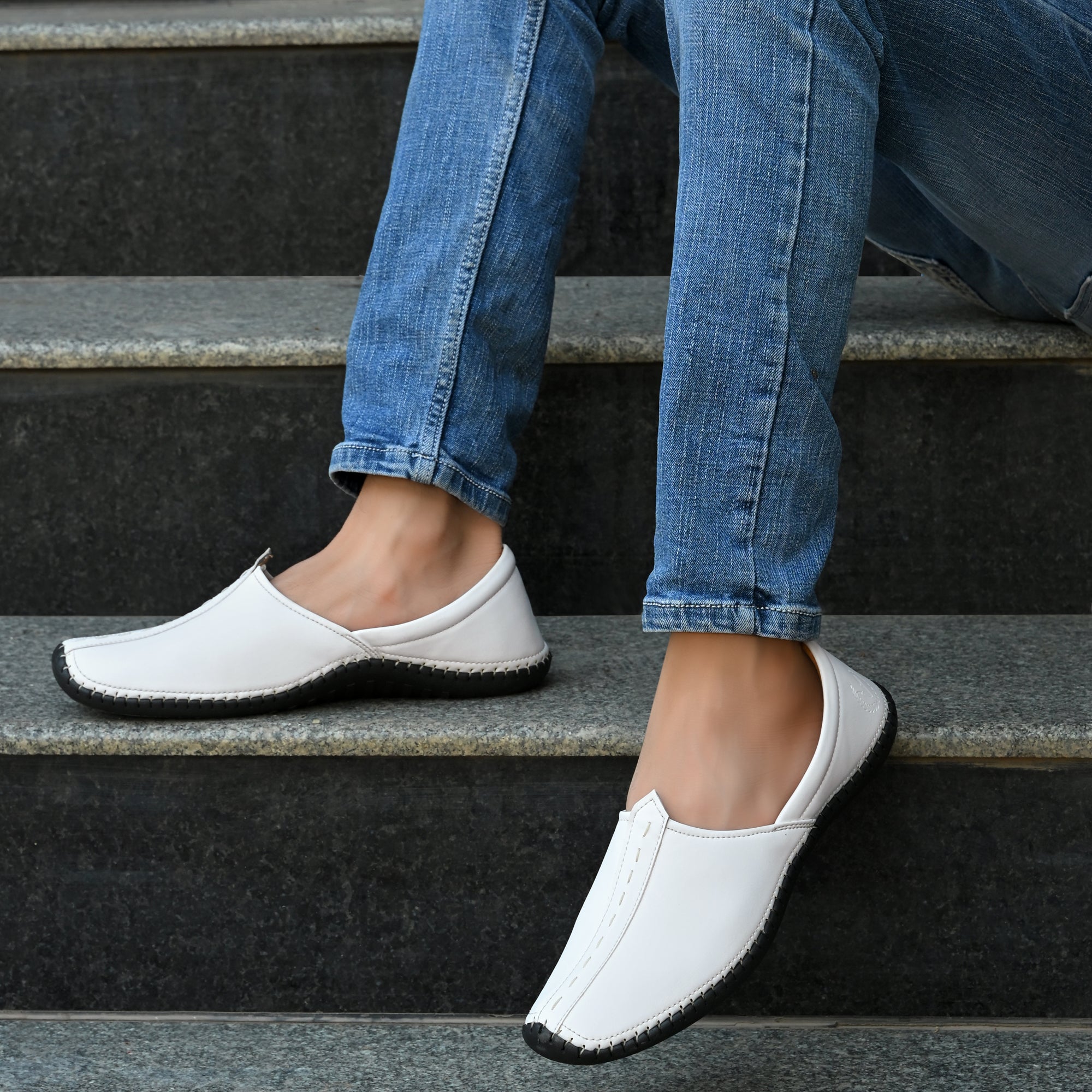 Vellinto VINTAGE Cool Rajasthani Jutis For Men Mojaris For Men Nagra For Men