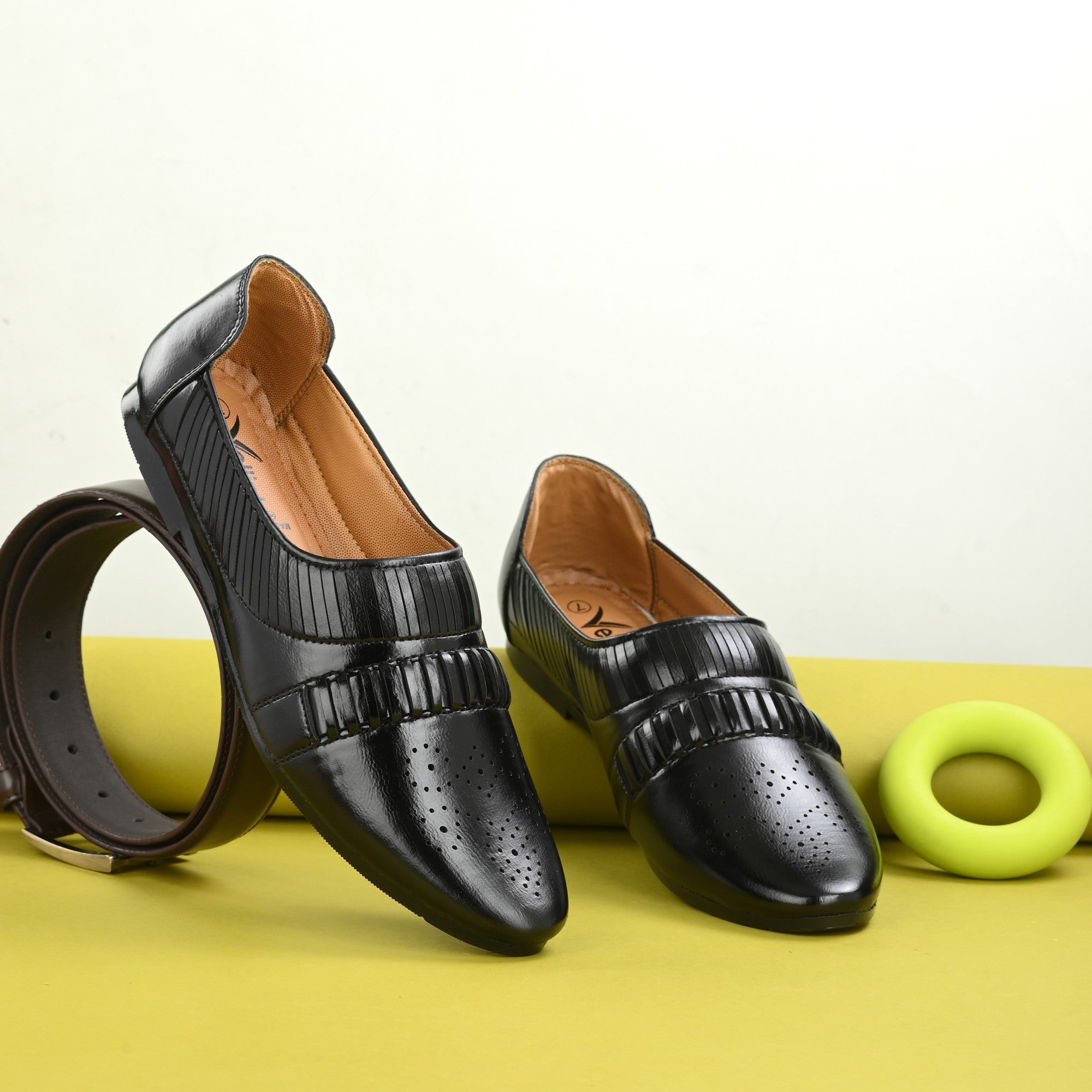 Vellinto CROWN Cool Traditional Jutis For Men Mojaris For Men Nagra For Men Casuals For Men