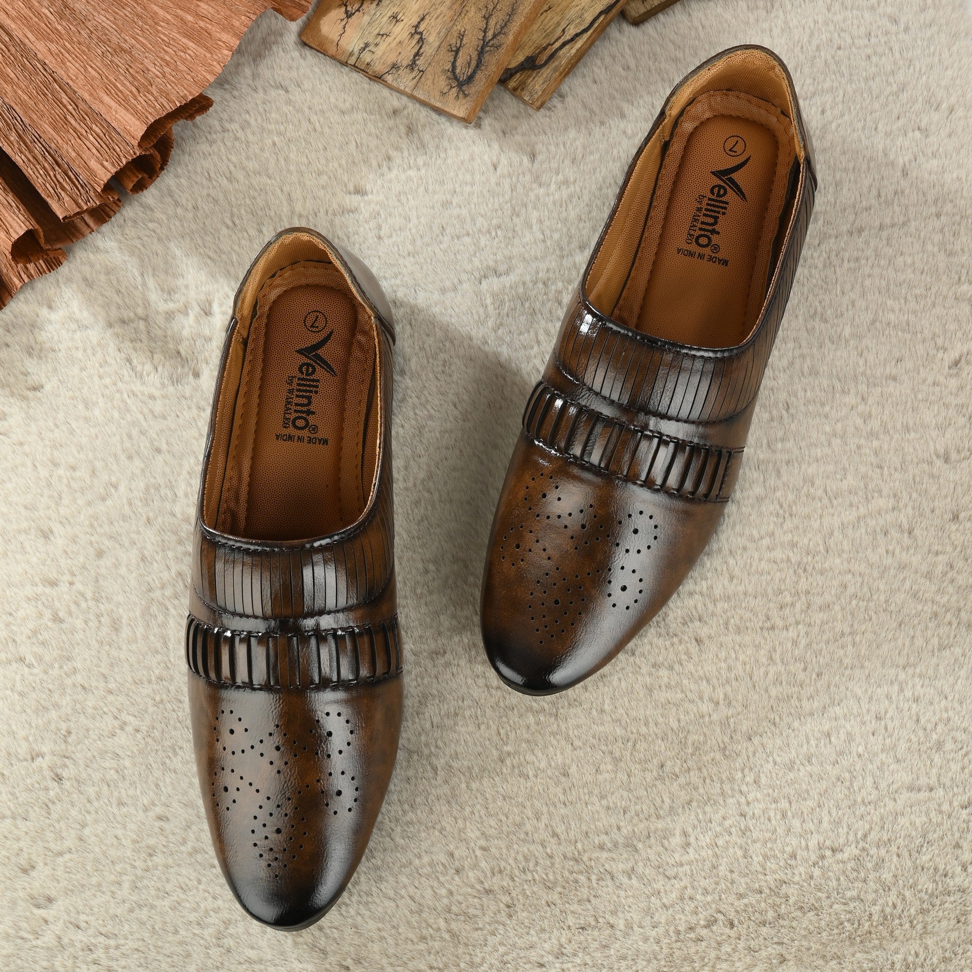 Vellinto CROWN Cool Traditional Jutis For Men Mojaris For Men Nagra For Men Casuals For Men