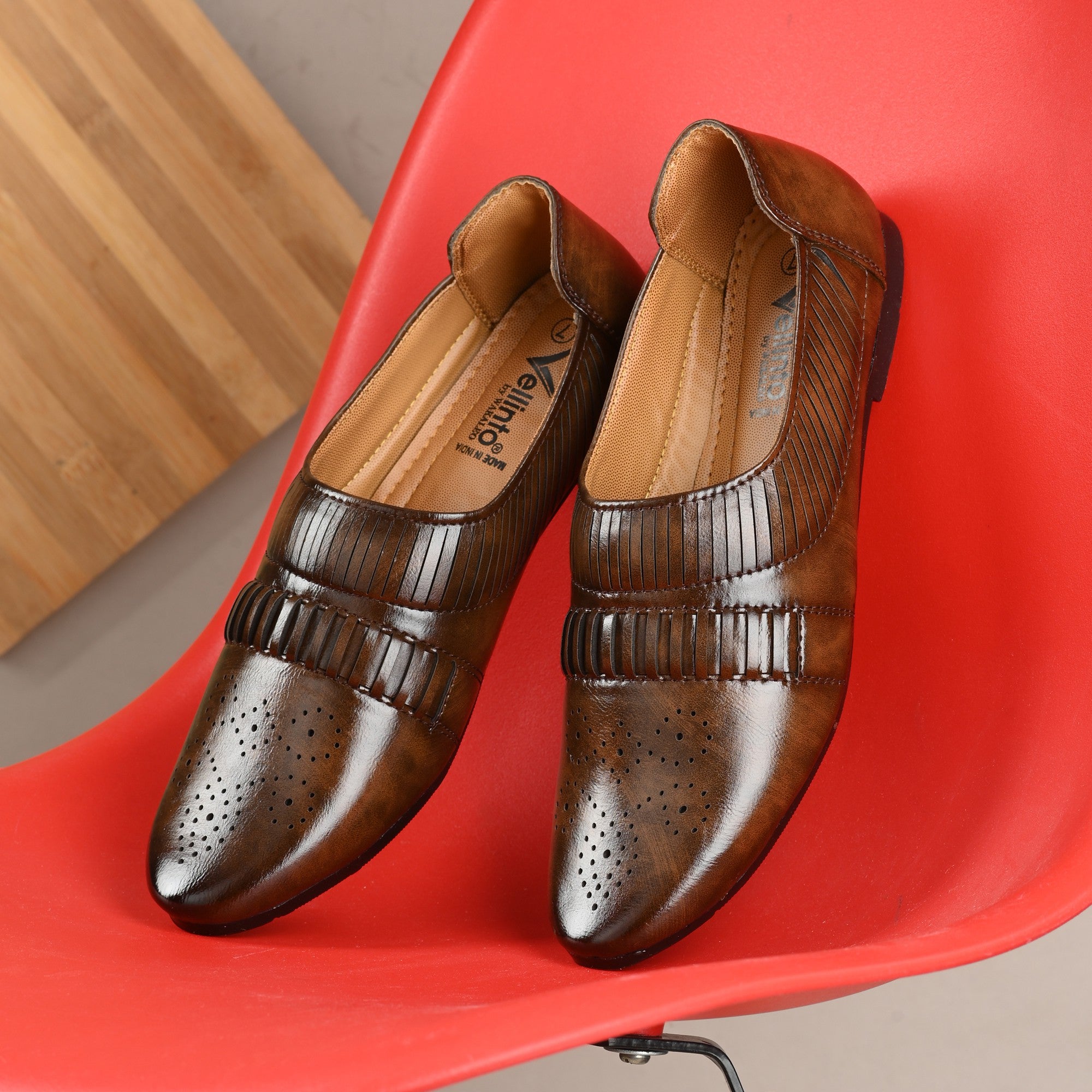 Vellinto CROWN Cool Traditional Jutis For Men Mojaris For Men Nagra For Men Casuals For Men