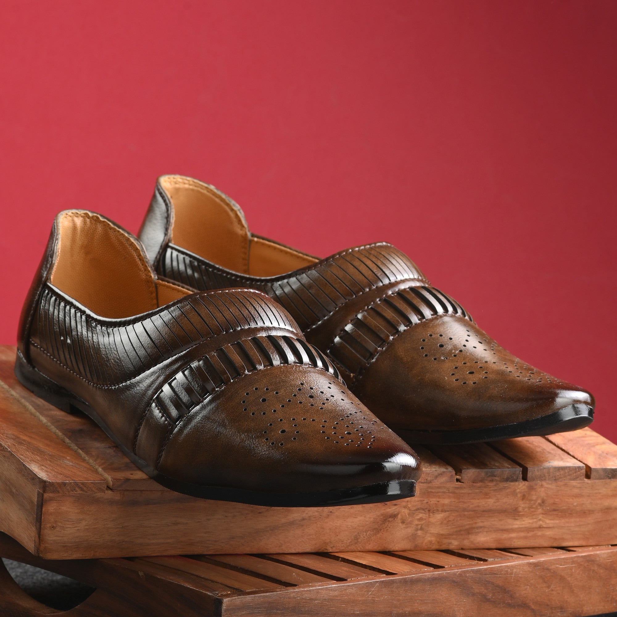 Vellinto CROWN Cool Traditional Jutis For Men Mojaris For Men Nagra For Men Casuals For Men