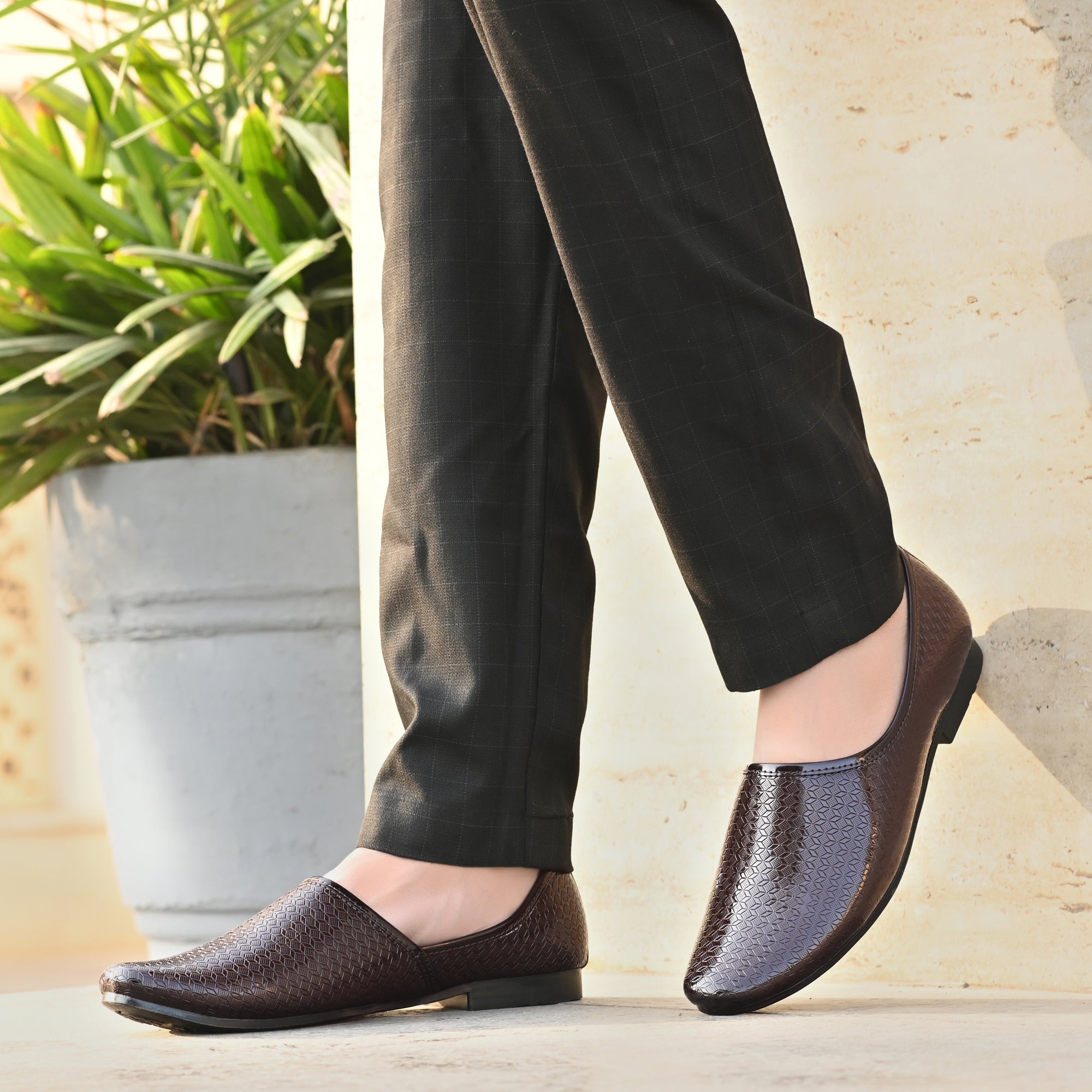 Vellinto VELOS Ethnic Patent Shoes For Men ll Naagra/Juttis/ Mojaris