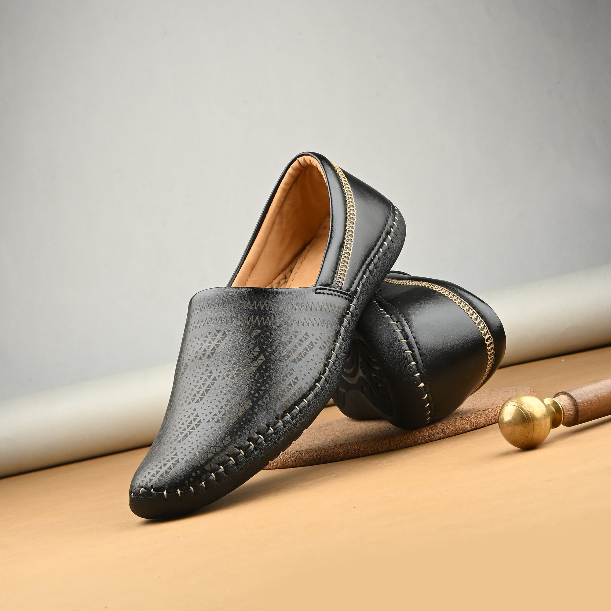 Vellitno OSIAN Cool Rajasthani Jutis For Men Mojaris For Men Nagra For Men Party Wear For Men