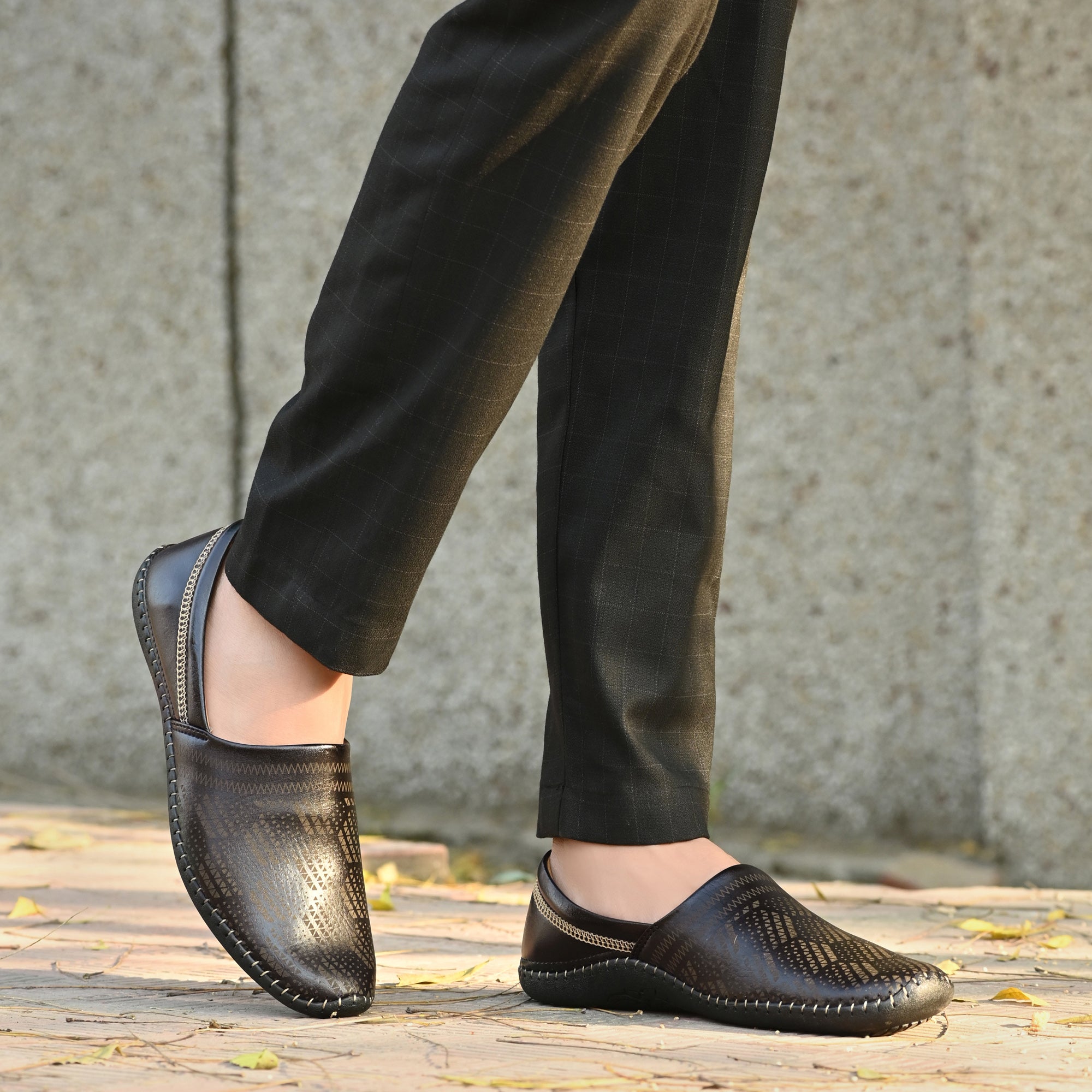 Vellitno OSIAN Cool Rajasthani Jutis For Men Mojaris For Men Nagra For Men Party Wear For Men