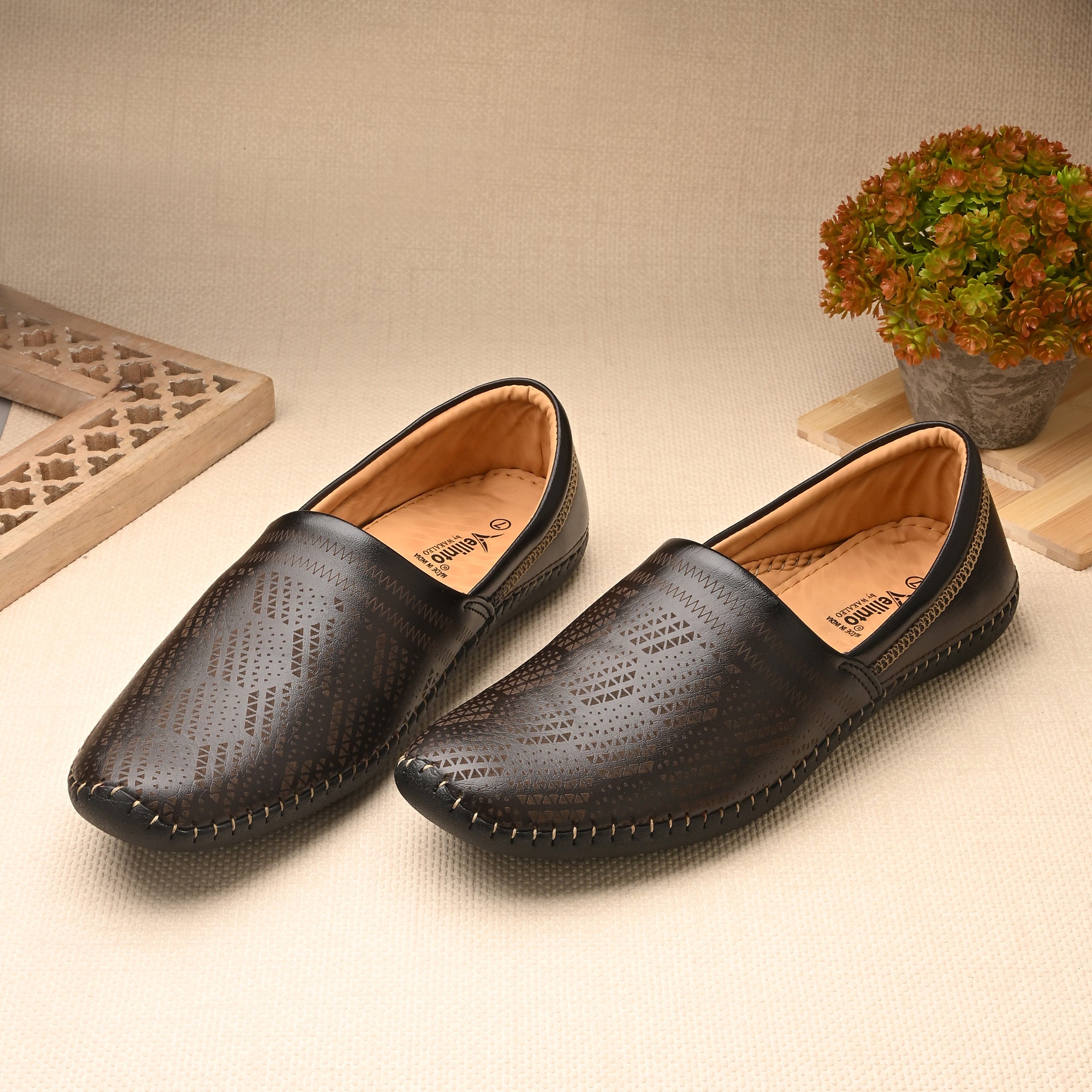 Vellitno OSIAN Cool Rajasthani Jutis For Men Mojaris For Men Nagra For Men Party Wear For Men