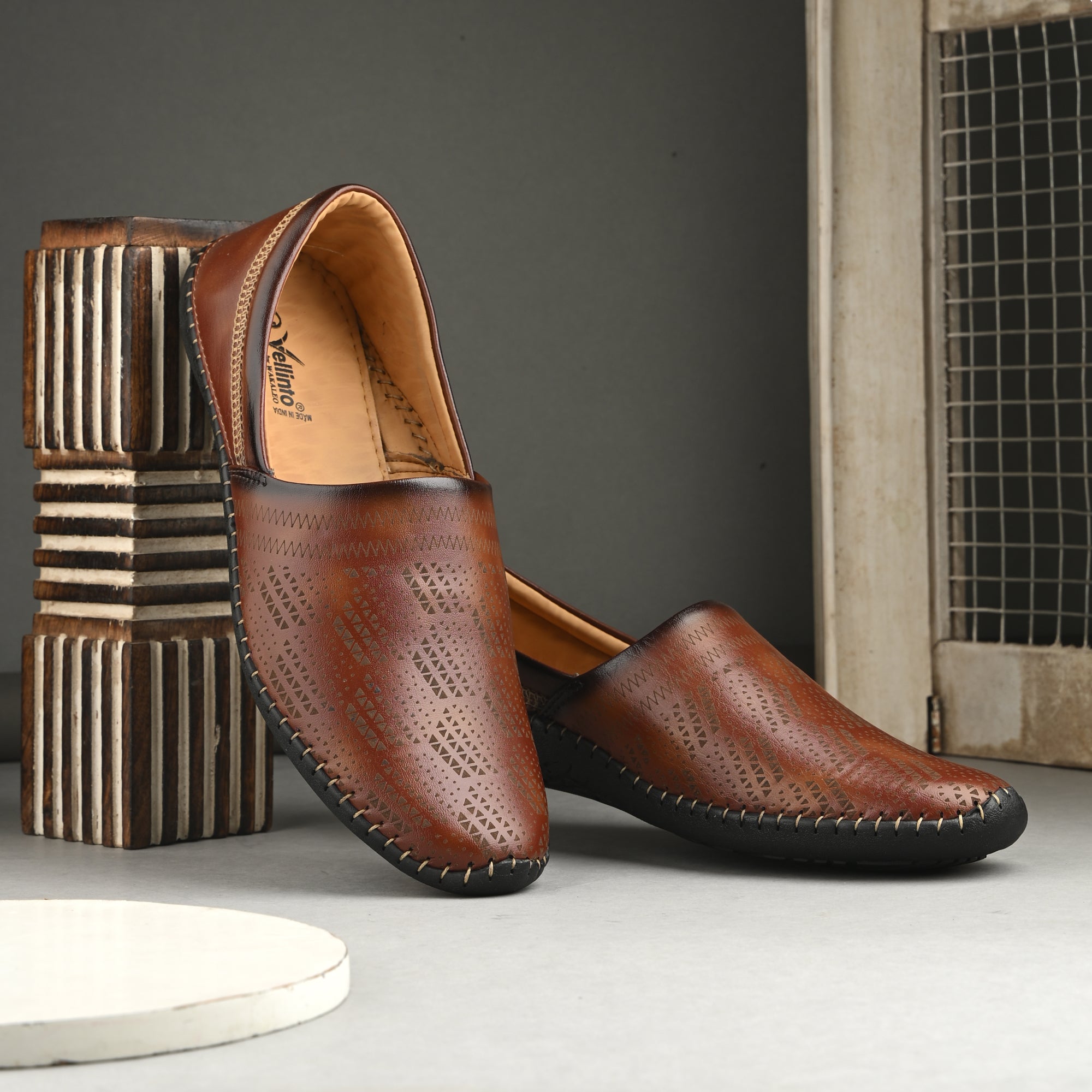 Vellitno OSIAN Cool Rajasthani Jutis For Men Mojaris For Men Nagra For Men Party Wear For Men