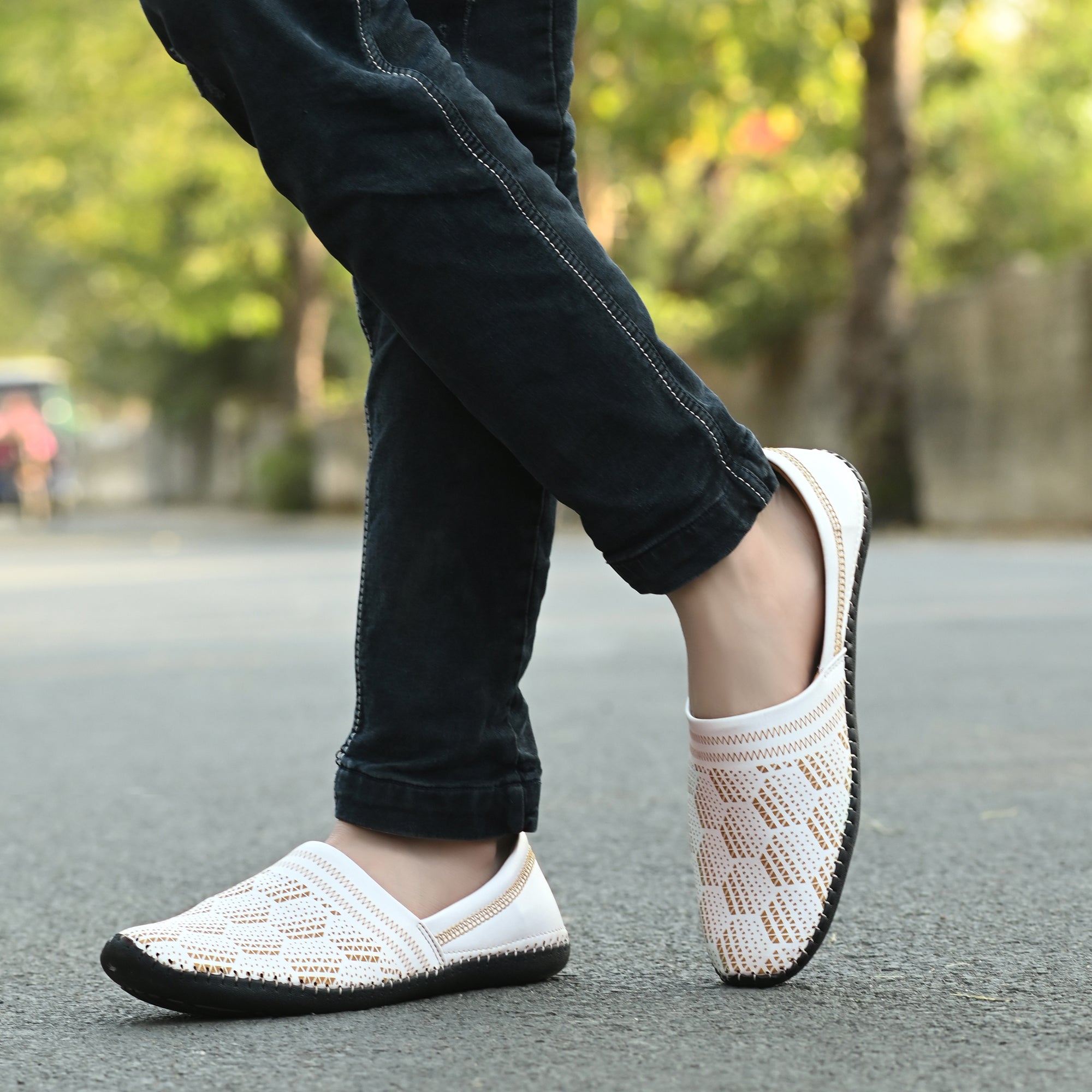 Vellitno OSIAN Cool Rajasthani Jutis For Men Mojaris For Men Nagra For Men Party Wear For Men