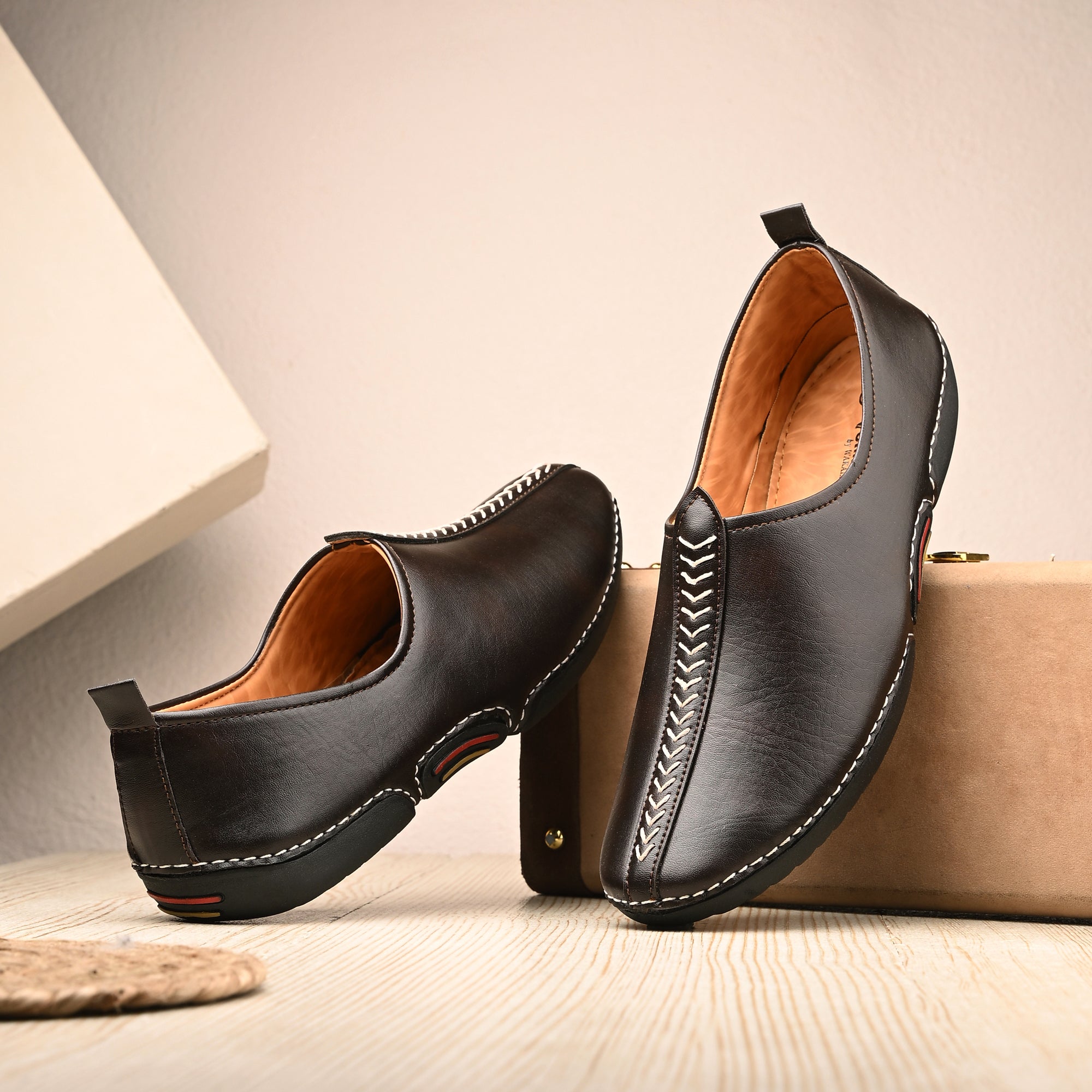 Vellinto Cool Vellinto VEERANG Rajasthani Jutis/ Mojaris/ Nagra For Men Corporate Casuals For Men