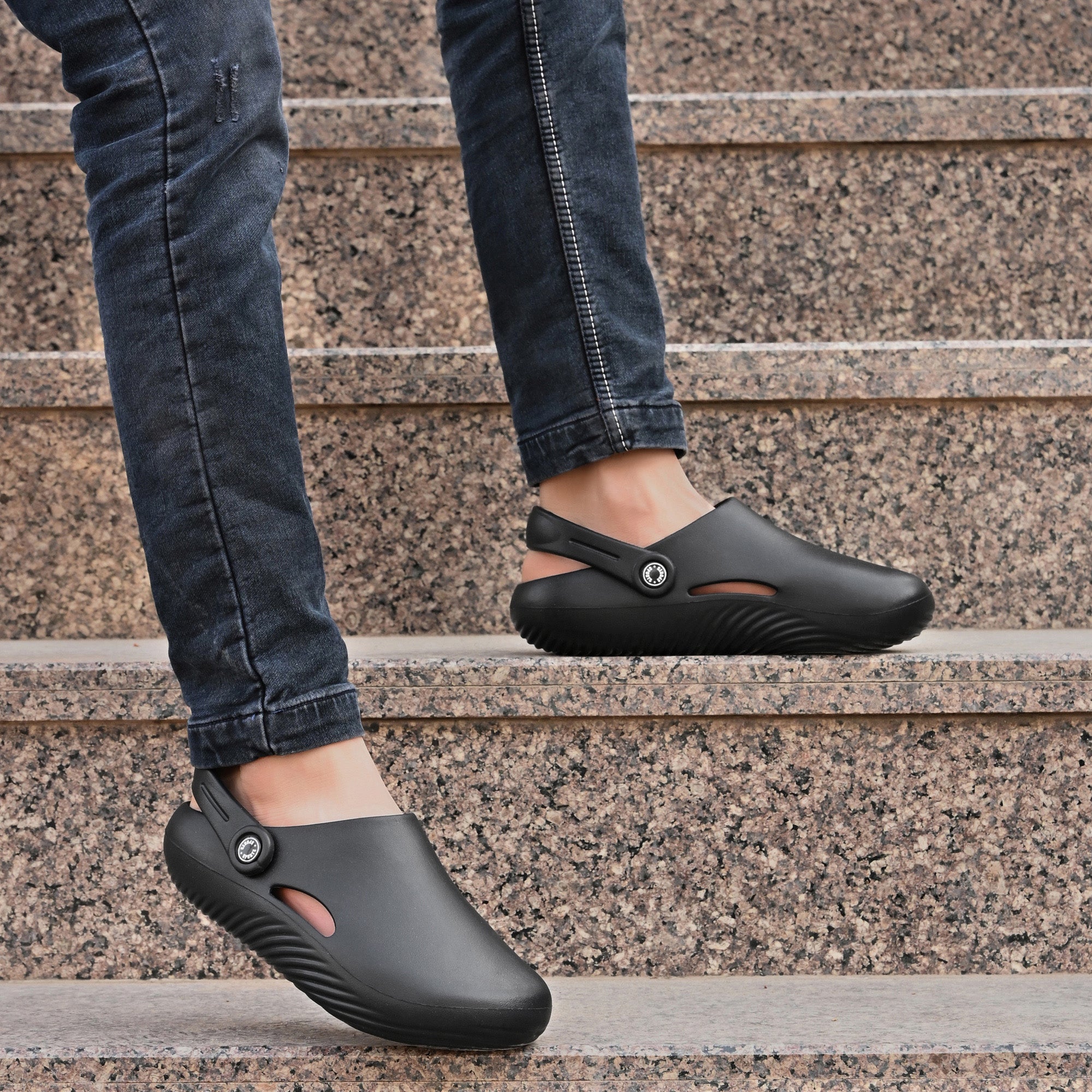 Vellinto Men Clogs Sandal